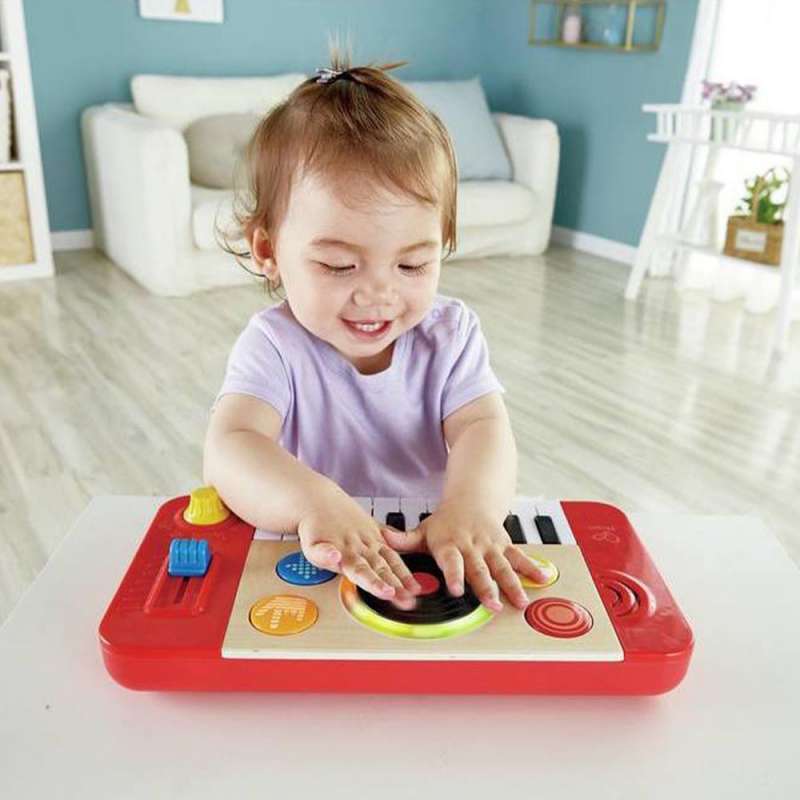STUDIO DJ HAPE DI MIXAGGIO E GIRADISCHI
