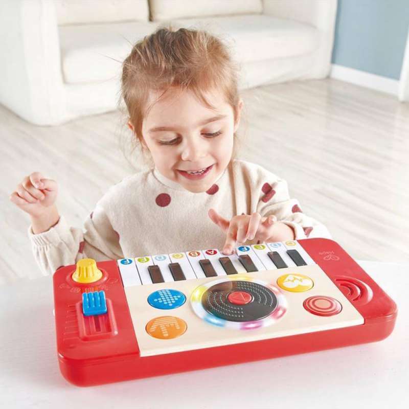 STUDIO DJ HAPE DI MIXAGGIO E GIRADISCHI